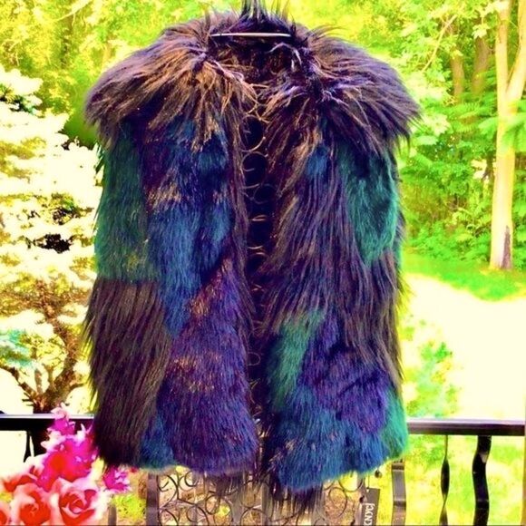 BLANK NYC PLUSH FAUX FUR VEST M NWT BLUE/BLACK COLOR BLEND - Picture 8 of 15